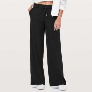 Lululemon size 12 black 'on the fly' wide leg flowy pants
